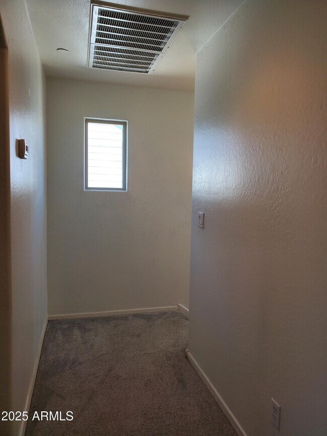 Building Photo - 20672 W White Rock Rd