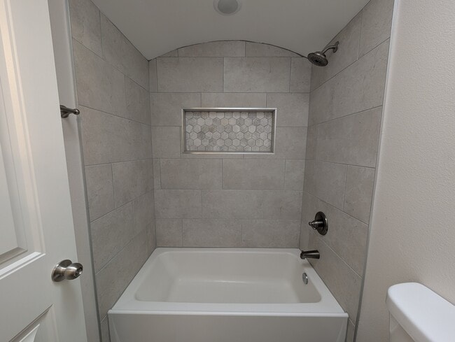 Building Photo - 517 La Entrada Cir