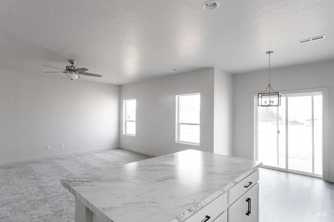 Building Photo - Stunning 4BD/3BA Home for Rent in Kuna!