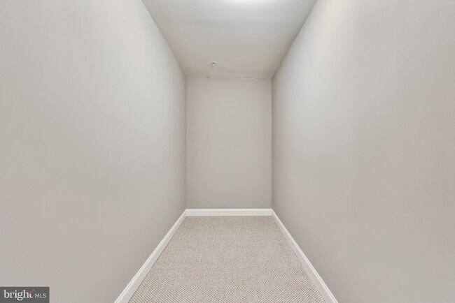 Building Photo - 605 Fair Winds Way