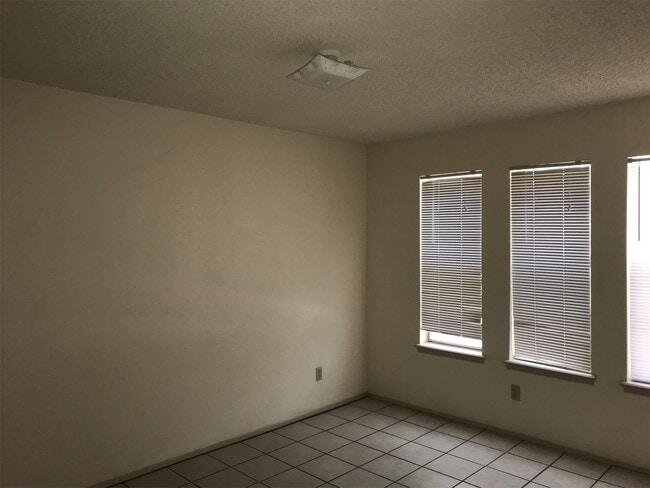 Building Photo - 10628 B SPRINGWOOD