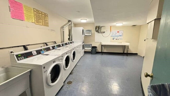 Building Photo - 17 Weld St