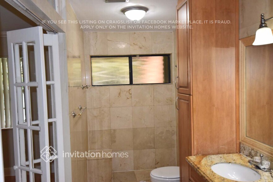 Building Photo - 9811 SW 13th Ct