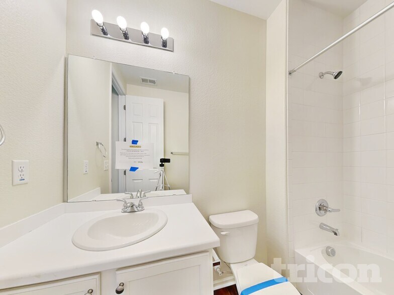 Building Photo - 4363 E 96th Way