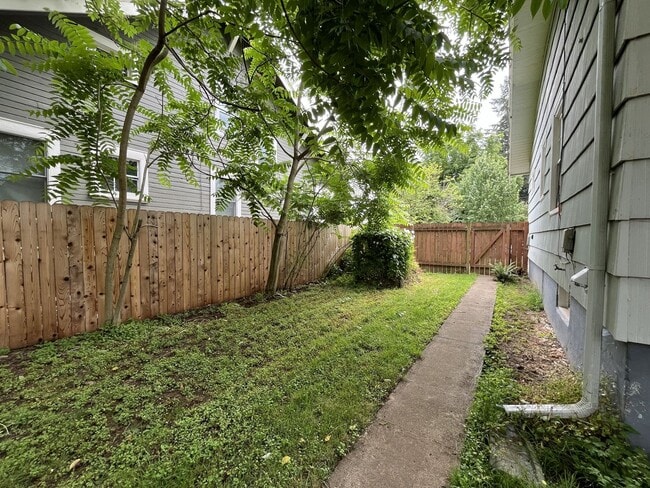 Building Photo - Bright and Open Home with Flexible Living Spaces and an Expansive Backyard