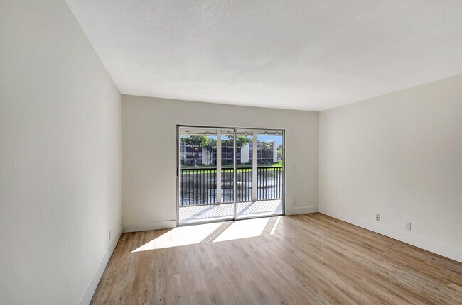 Building Photo - 14360 Strathmore Ln