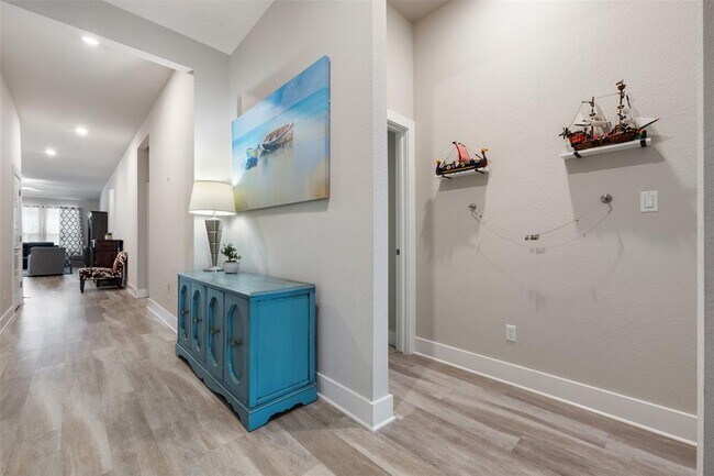 Building Photo - 2212 Prairie Oaks Dr
