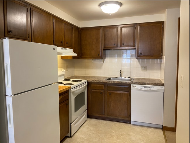 Building Photo - 425 St Lawrence Ave