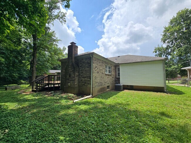 Building Photo - Brick Ranch in the heart of Jeffersontown! Featuring hardwood styled floors, 3 Bedrooms, 1.5 Bath...