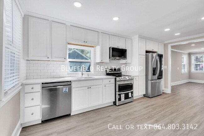 Building Photo - 25 Celand St