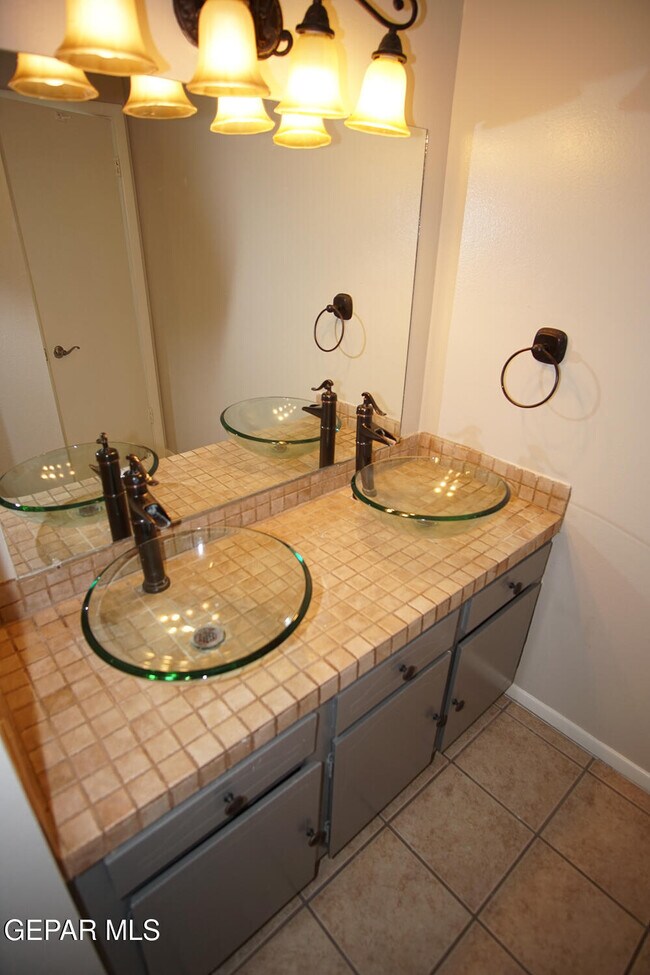 Building Photo - 4433 N Stanton St