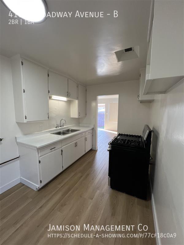 Building Photo - 4116 W Broadway