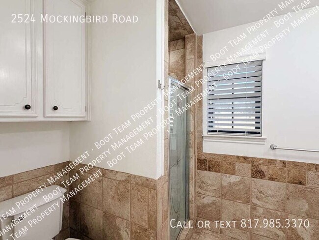 Building Photo - 2524 Mockingbird Rd