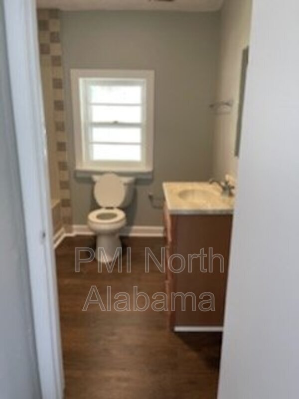 Building Photo - 1310 9th Ave SE