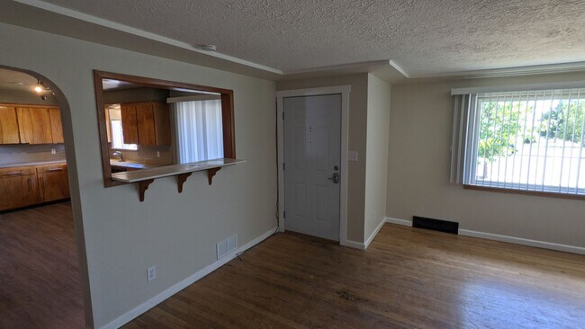 Building Photo - Spacious house with large yard