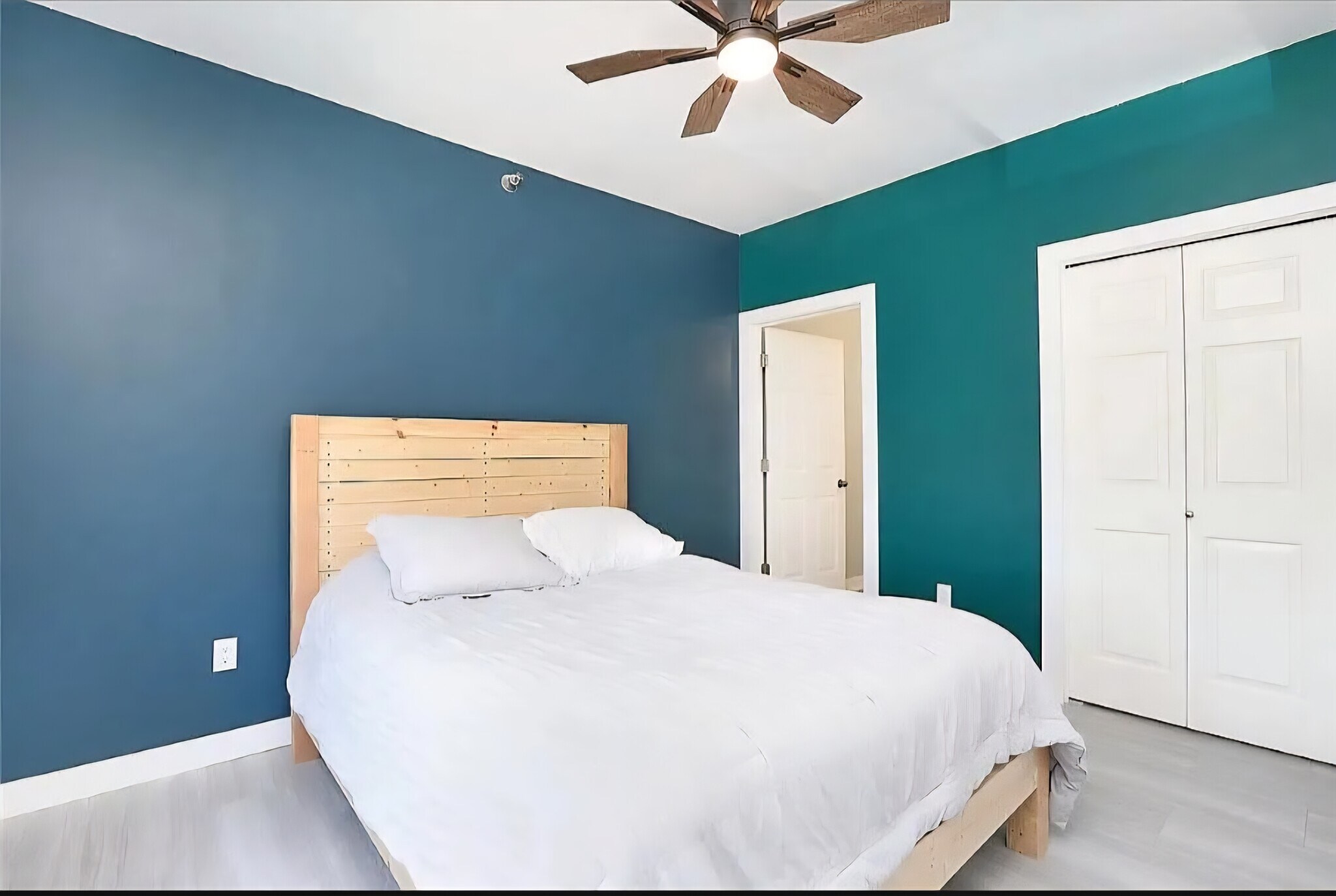 Building Photo - 1760 SE LA Grant Pkwy