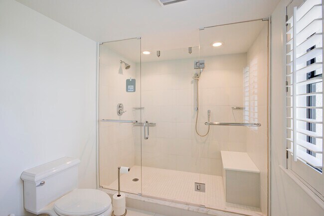 Building Photo - 120 S Ocean Blvd