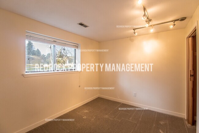 Building Photo - 13817 E 5th Ct