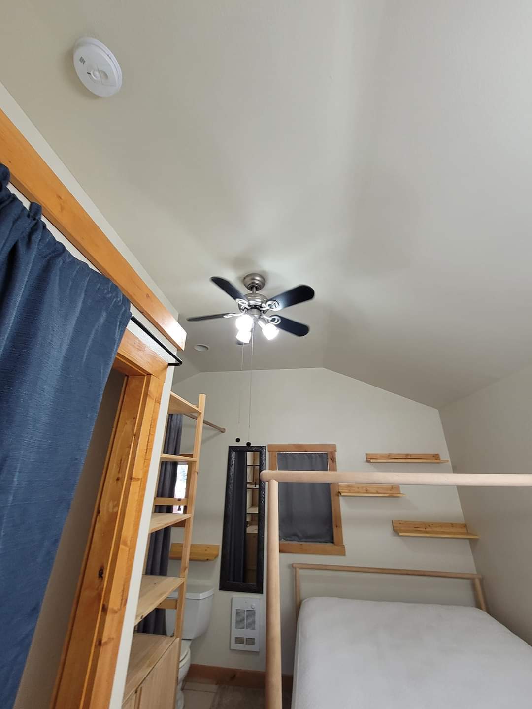 Building Photo - 755 Elm Rd