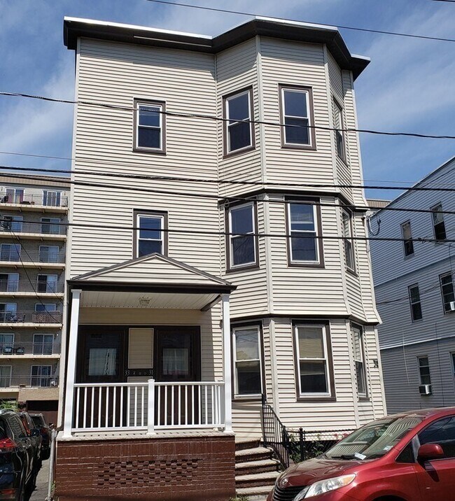Building Photo - 33 Orange St