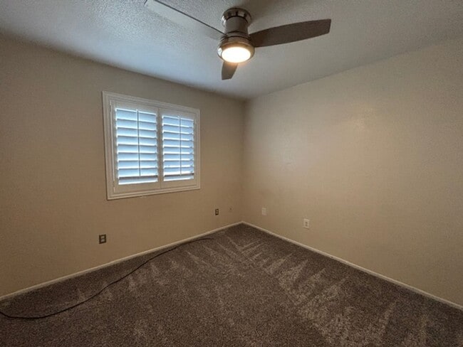 Building Photo - 3 Bedroom - 2 Bath Pool Home