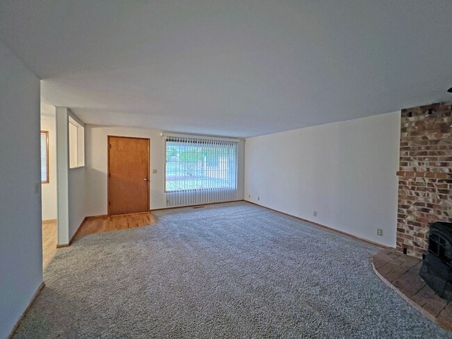 Building Photo - Adorable Three Bedrooom in Edgewood