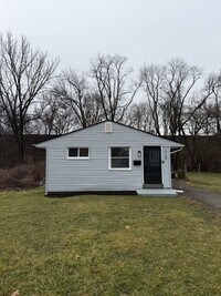 Building Photo - Charming 3/2 in Columbus