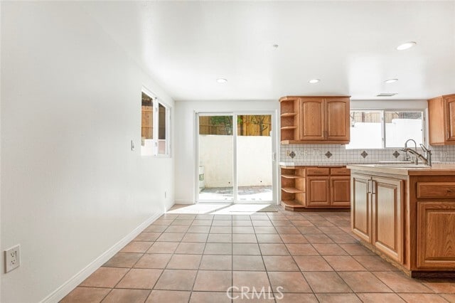 Building Photo - 2644 E Chevy Chase Dr