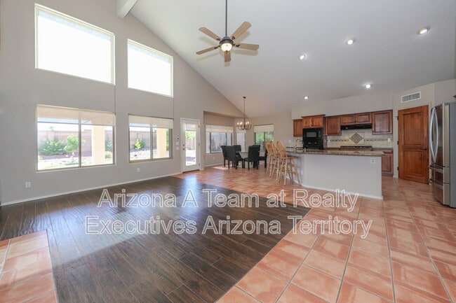Building Photo - 831 S Rincon Rising Rd