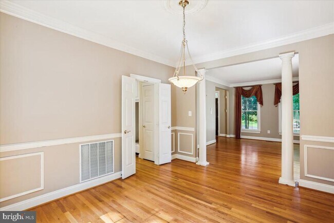 Building Photo - 8931 Falls Farm Dr