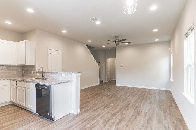 Building Photo - 206 Peruna Dr