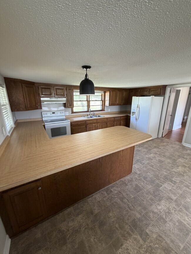 Building Photo - 2161 North Carolina 55