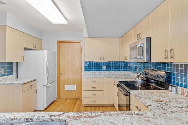 Building Photo - Flatiron View Retreat with Vaulted Ceilings & Private Balcony