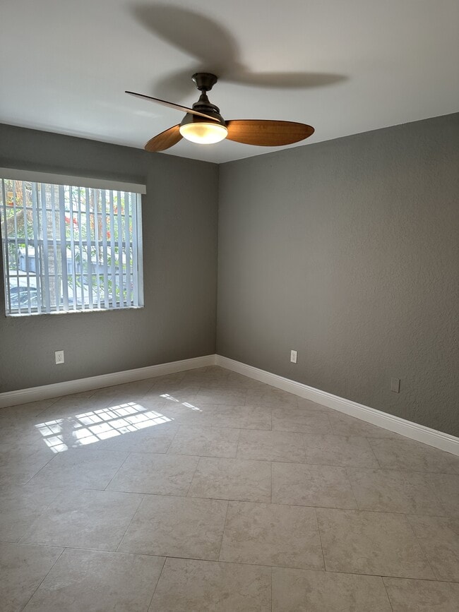 Building Photo - 2871 N Oakland Forest Dr