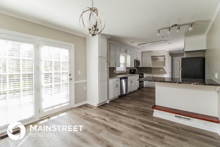 Building Photo - 411 Grenham Rd