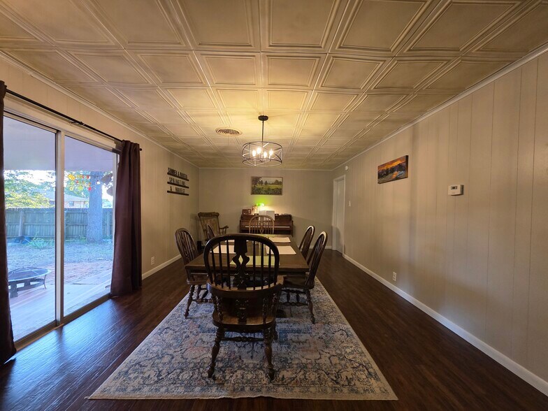 Building Photo - 1803 Jefferson St