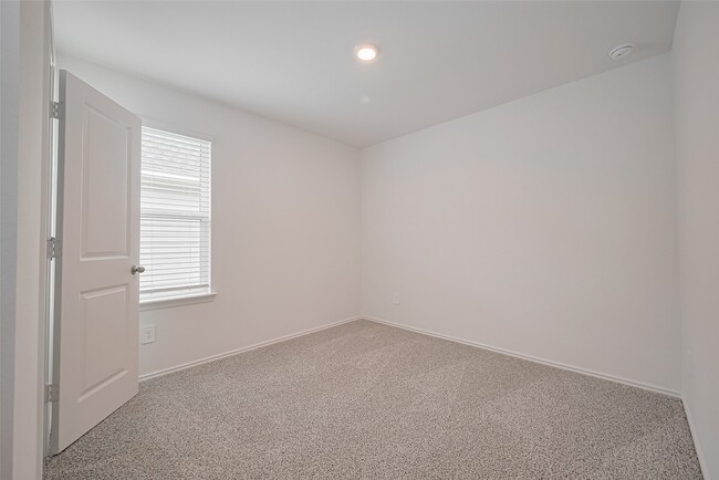 Building Photo - 4207 Zeke Ests Ln