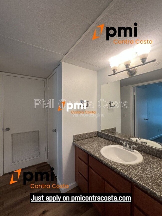 Building Photo - 470 N Civic Dr