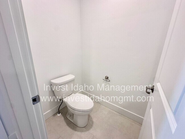 Building Photo - Spacious Luxury Townhome Designed for Modern Living available soon!