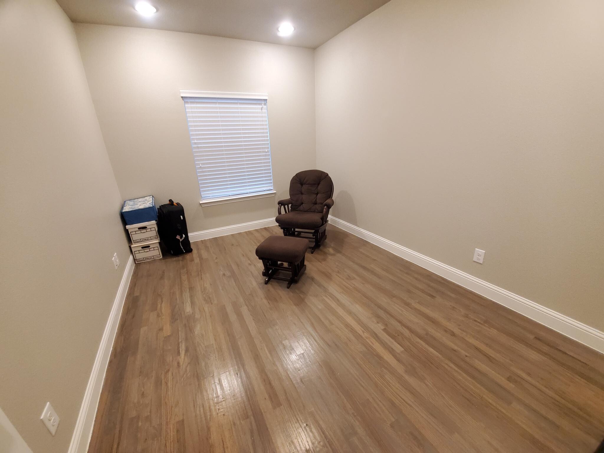 2nd floor - 2nd bedroom - 4428 Dexter Ln