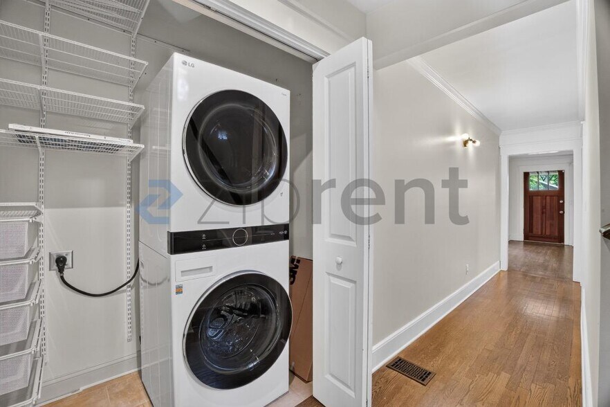Building Photo - Unit