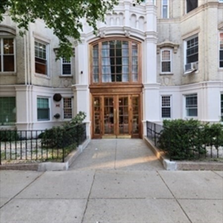 Building Photo - 521 Beacon St