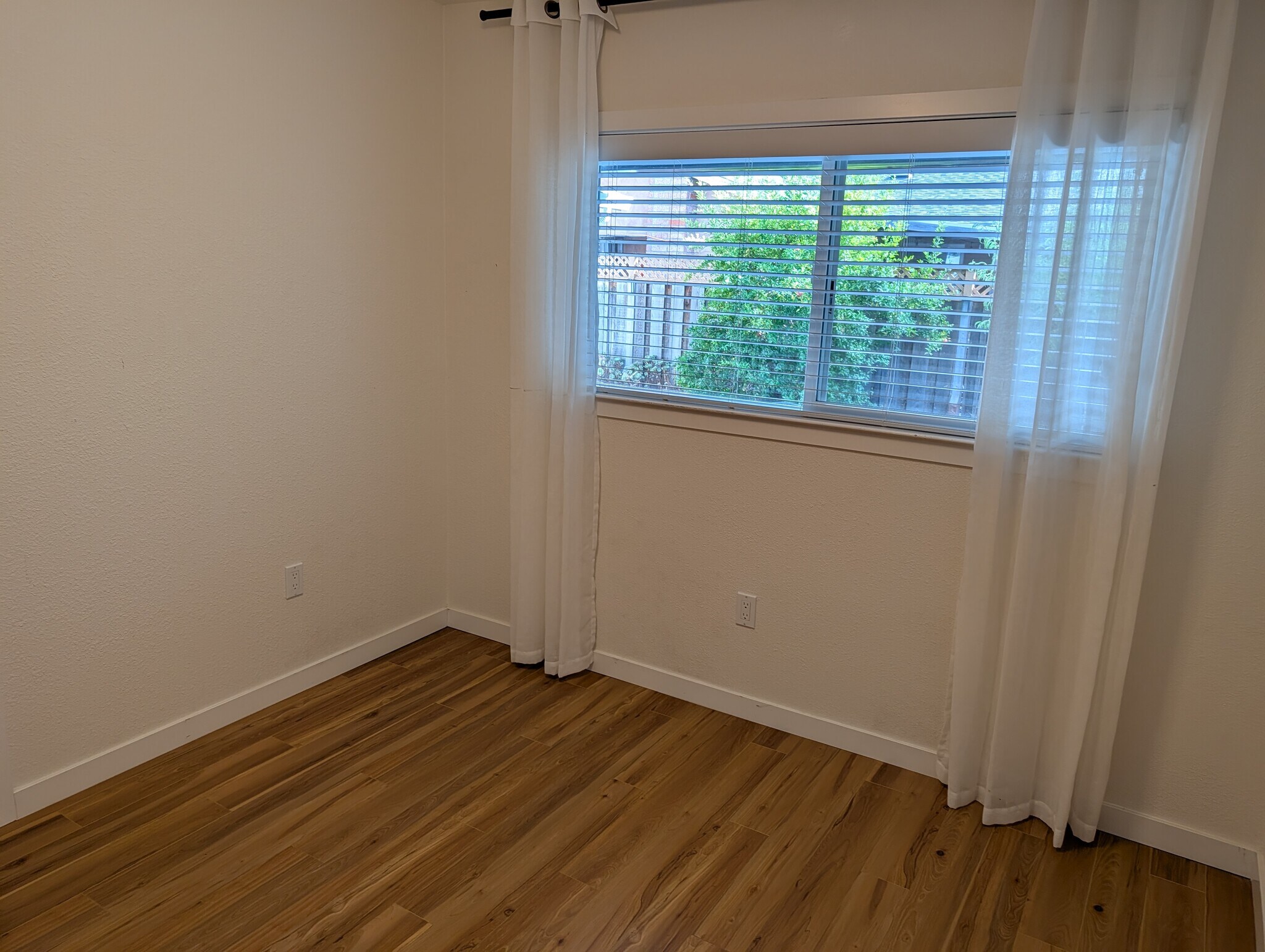 Building Photo - 487 Tuscarora Dr