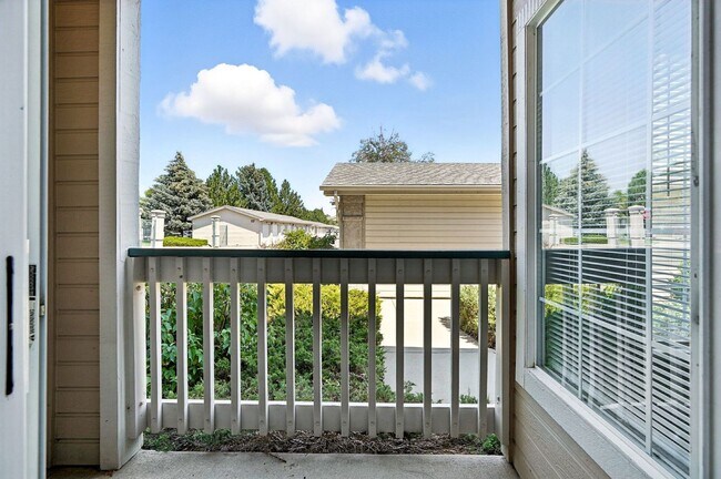 Building Photo - Immaculate Updated 2-Bedroom, 2-Bath Ground-Level Condo in Broomfield  - Miramonte Ranch