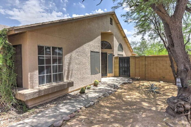 Building Photo - $1,000 Move-In Credit - Mission View off Valencia. Cardinal and Los Reales Rd