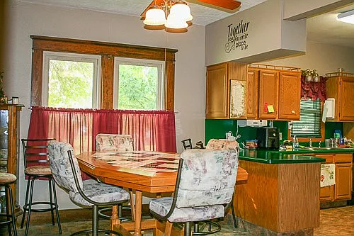 Building Photo - 300 E 5th St