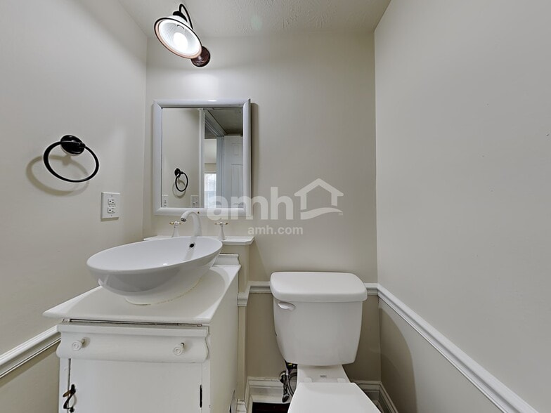 Building Photo - 17895 Grassy Knoll Dr