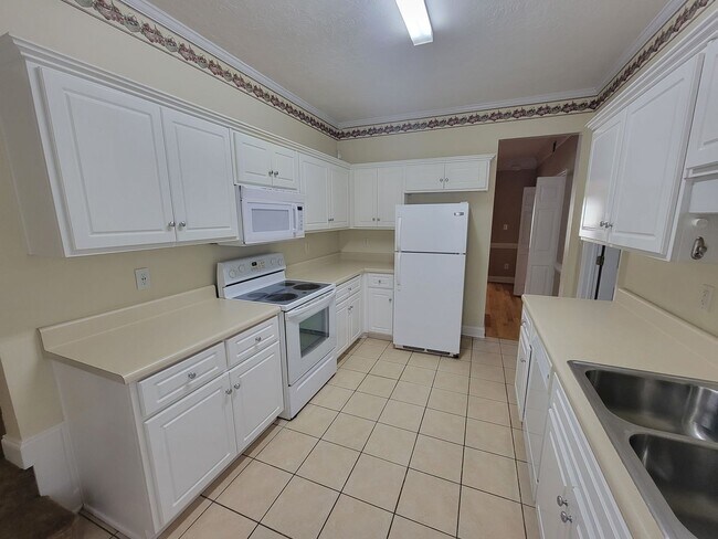 Building Photo - 211 Brook Ct