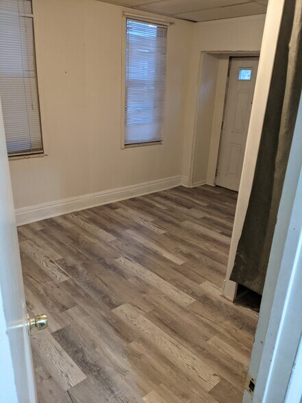 Building Photo - 917 9th Ave