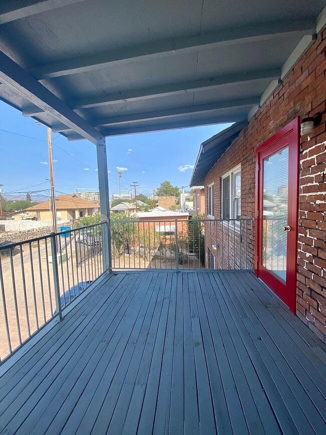 Building Photo - 503 E University Blvd